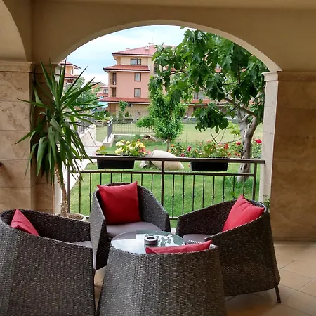 Apartkomplex Sorrento Sole Mare شقة *